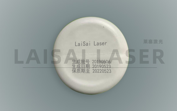 塑料材料應(yīng)該選擇什么樣的激光打標(biāo)設(shè)備才能更好的兼容？